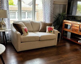 Lucy's Loft above the Nashville Fudge Kitchen in the heart of Nashville, Indiana - Nashville - Phòng khách