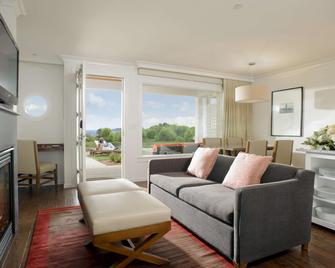 Inn By the Sea - Cape Elizabeth - Living room