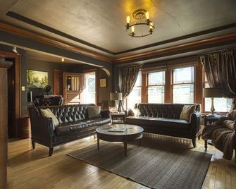 Three bedrooms upstairs - Milwaukee - Salon