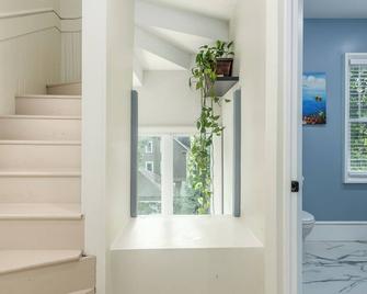 Recently renovated East Side gem- walk to Brown, Wayland Sq, and more! - Providence - Escaleras