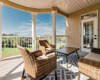Riverside Twin \'A\' | Balcony | King Bed | Spacious - Fairmont Hot Springs - Balcony