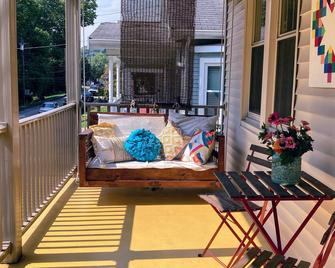 House is sold. Trying to delete this listing. - Covington - Balkong