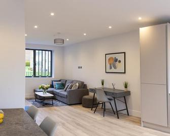 Hendon Luxury Home 2 - London - Living room