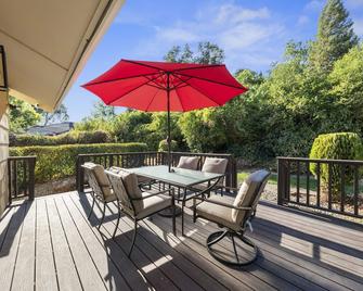 Sun House Home w/ King Size Bed in Whopping Master - Carmichael - Balcony