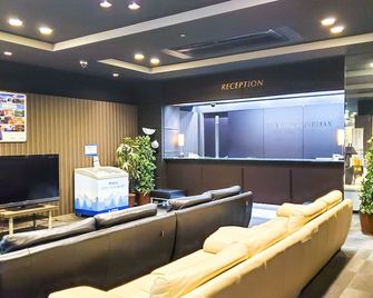Hotel Livemax Hiratsuka Ekimae - Hiratsuka - Hall d’entrée