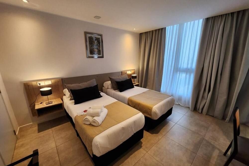 Elegant Stay Near Plaza Estrada With Outdoor Pool Free Breakfast And Parking - Río Cuarto - Bedroom
