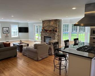 A Perfect Getaway. Direct assess to the 1000 acre Old Saybrook Essex Preserve - Old Saybrook - Sala de estar