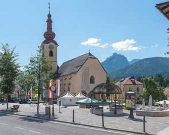 CASETTA CHEY -ideal for couples and families-private parking-breakfast included - Tarvisio - Toà nhà