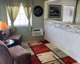 Hiway Inn Express - Elk City