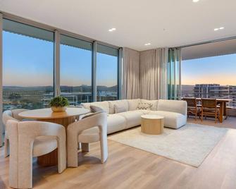 Miles at Kirra Point 1406 - Coolangatta - Living room