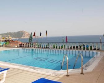 Hotel Royal - אלניה - בריכה