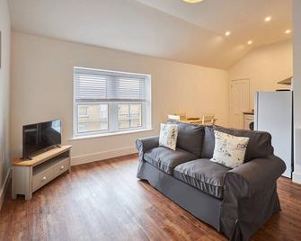 Host & Stay - Main Street Apartments - Seahouses - Living room