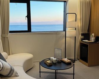H avenue Songjeong - Busan - Huiskamer