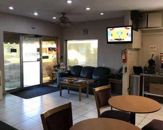 Townhouse Inn And Suites - Brawley - Lobby