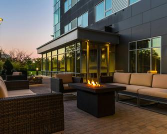 AC Hotel by Marriott Boston Cambridge - Cambridge - Patio
