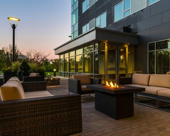 AC Hotels by Marriott Boston Cambridge - Cambridge - Patio