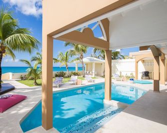 Beachfront Design Villa - Simpson Bay - Zwembad