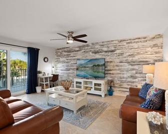 Holiday Villas II - Clearwater Beach - Living room