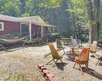 20-Acre Cabin with Pond 5 Mi to Biltmore Estate! - Asheville - Uteplats