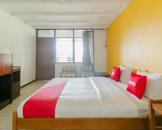 OYO 1996 Koneng Hotel - Cipanas - Schlafzimmer