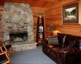 Scenic guest ranch with cozy cabin located between Cody, Wy and Yellowstone Park - Wapiti - Living room