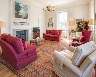 Merchant's House - LARGE two floor apartment!! Sleeps up to 11 people, First floor available separately, sleeping 2 people at a reduced rate!!! - איימאות' - סלון