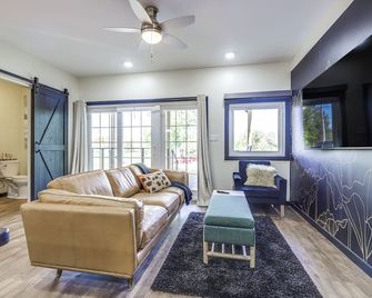 5 Mi to WEC: Pet-Friendly Home in Wilmington - Wilmington - Wohnzimmer