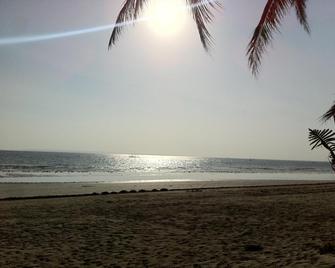 Beach Placid Resort Powered By Cocotel - Bantayan - Playa