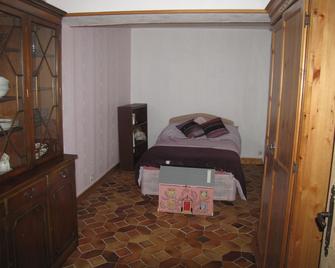 Secluded Farmhouse With Pool - Meillard - Bedroom