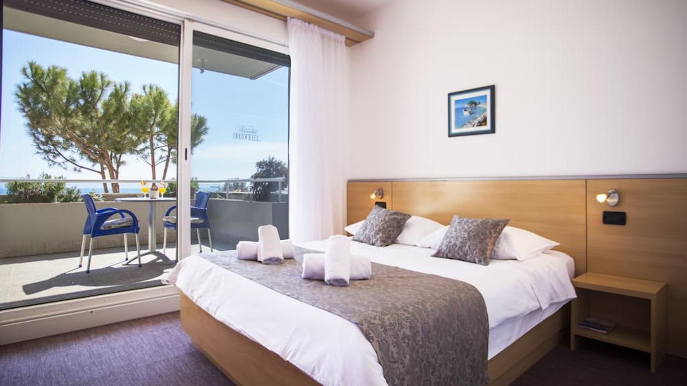 Hotel More