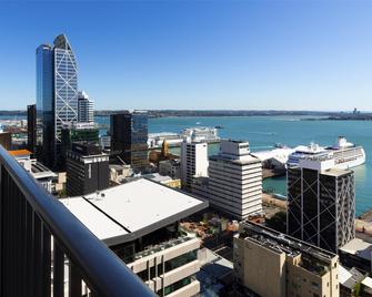 Auckland Harbour Suites - Auckland - Balcony
