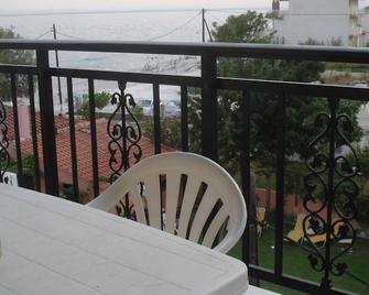 Konstantinos Beach 2 - Potos - Balkon