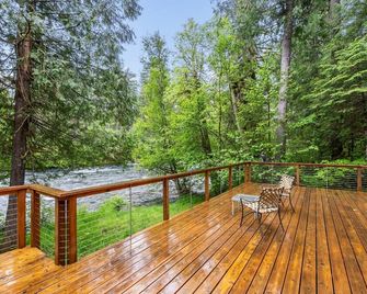 Dream River Cabin -- Riverfront - Blue River - Balcony