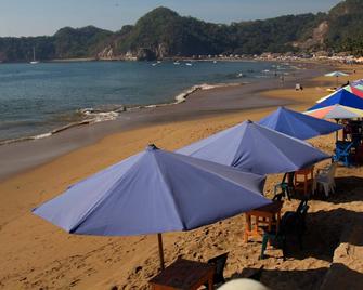 Bungalows Las Arenas - San Patricio - Melaque - Beach