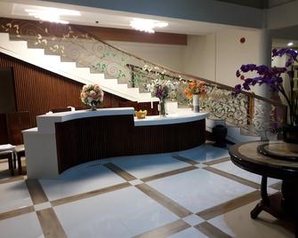 Hotel Eight Fifty - Jagna - Front desk