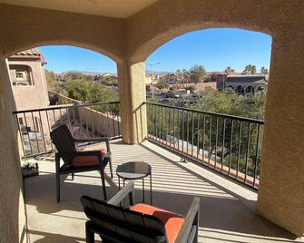 A Charmin Desert Oasis 3-bedroom house with WiFi, AC in wonderful Las Vegas - Λας Βέγκας - Μπαλκόνι