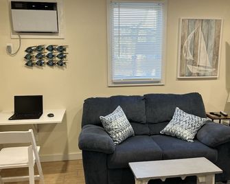 Steps to the Beach! - Manasquan - Living room