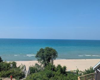 Beachbum's Beachfront 1 brm efficiency apartment- Steps from Lake Mich/Dune Park - Porter - Playa