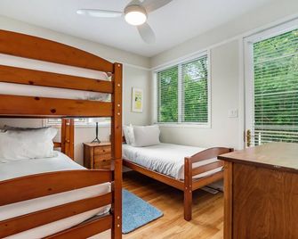 Sleepy Hollow Beach Resort Cottage 3C - South Haven - Bedroom