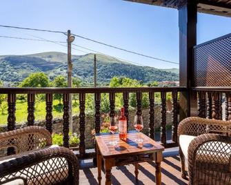 Hotel Spa Casona La Hondonada - Cabuérniga - Balcony