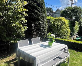 3Bed 2Bath Steam Sauna Retreat! Family friendly! - Vancouver - Patio