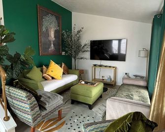 The Breathtaking Gallery, 2be/2ba, pet friendly, near O’Hare - Wood Dale - Sala de estar