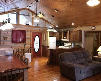 Truly exceptional and comfortable luxury log cabin - Cannelton - Living room