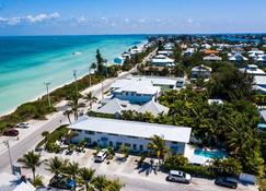 Blissful Bay at Bayside Bungalow - Anna Maria - Building