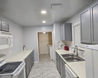 Alamo Height Home near Broadway & Downtown, Pet Friendly. - سان انطونيو - مطبخ
