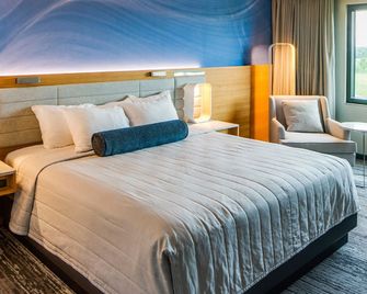 Treasure Island Resort And Casino - Welch - Bedroom