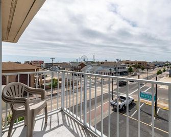 Hotel Charlee Villas by the Beach - Seaside Heights - Parveke