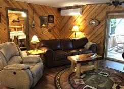 Beautiful cabin getaway on Green Lake - Chisago City - Wohnzimmer