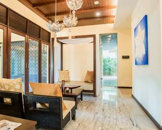 De Chai Colonial Hotel & Spa - Chiang Mai - Living room