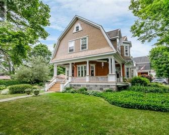 4 Season Updated Historic Edwardian - Meaford - Edificio